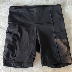 Lululemon pocketed shorts